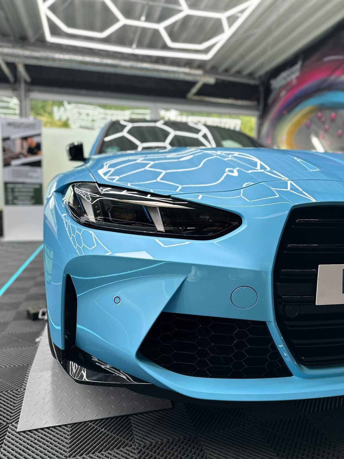 Vollfolierung, BMW M4 Hellblau, Detail